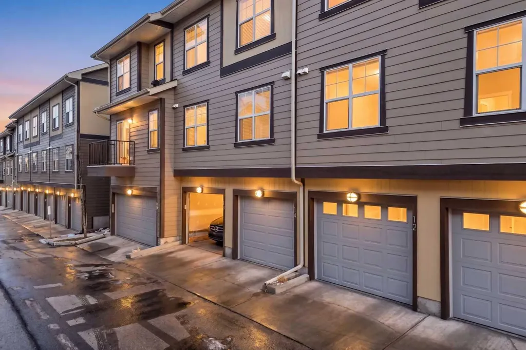 12 Evanscrest Gardens NW Calgary AB T3P0S1