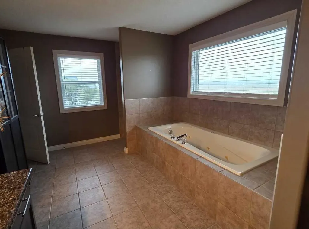 460 Sunset Link Crossfield AB T0M 0S0