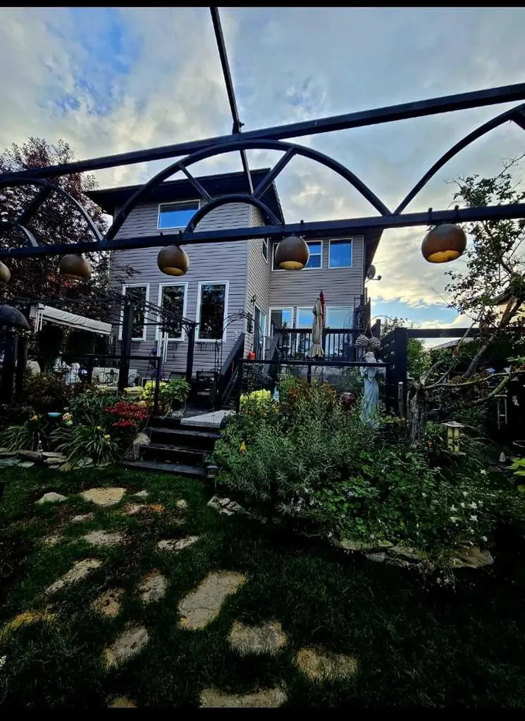 460 Sunset Link Crossfield AB T0M 0S0