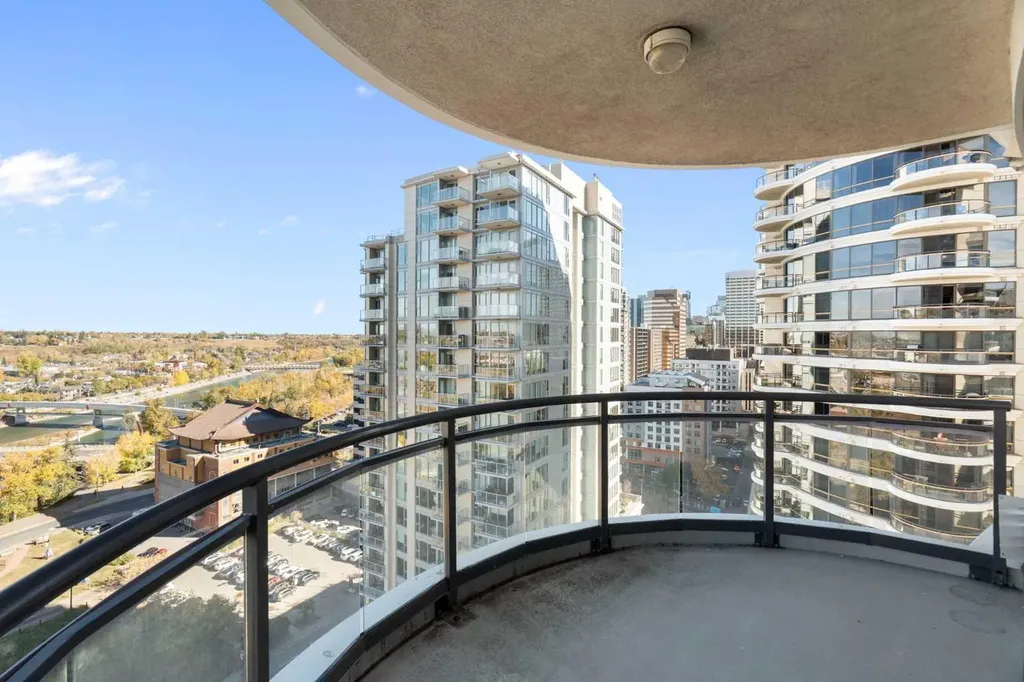1088 6 Avenue SW Calgary AB T2P 5N3