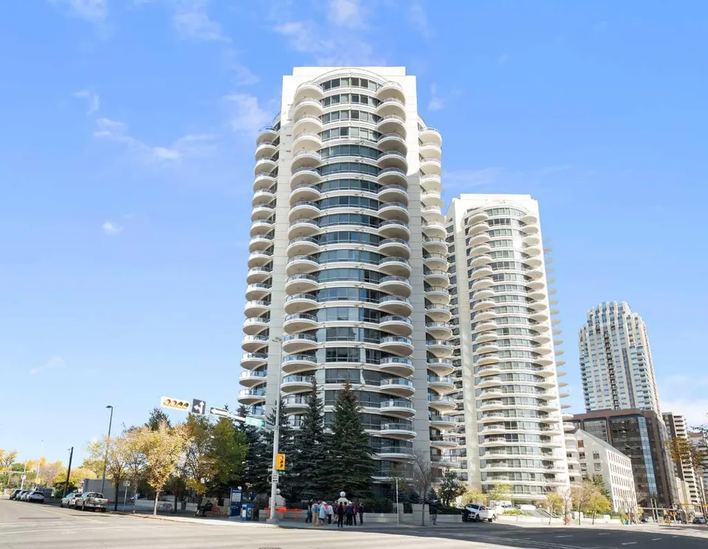 1088 6 Avenue SW Calgary AB T2P 5N3