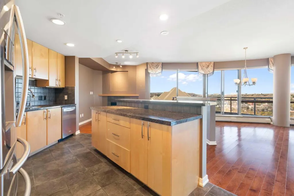 1088 6 Avenue SW Calgary AB T2P 5N3