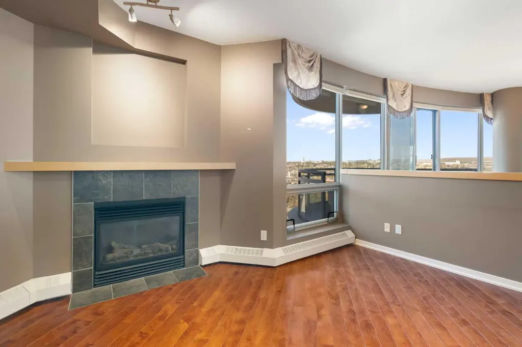 1088 6 Avenue SW Calgary AB T2P 5N3