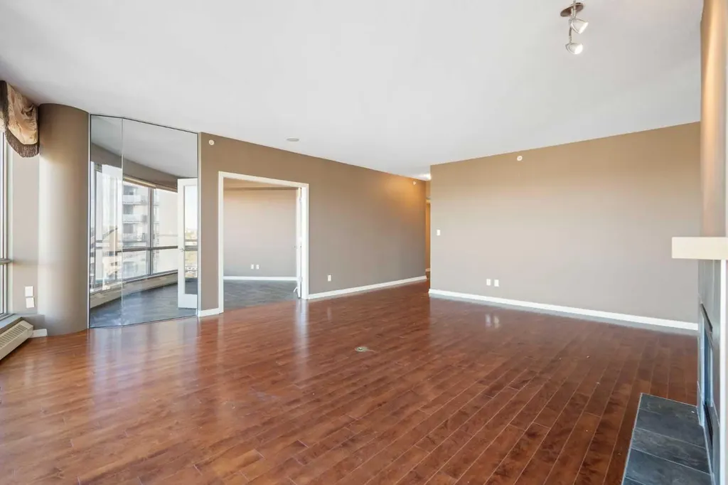 1088 6 Avenue SW Calgary AB T2P 5N3