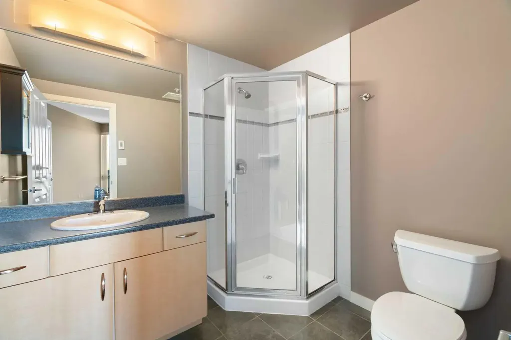1088 6 Avenue SW Calgary AB T2P 5N3
