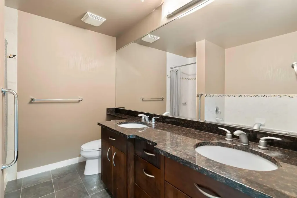 1088 6 Avenue SW Calgary AB T2P 5N3