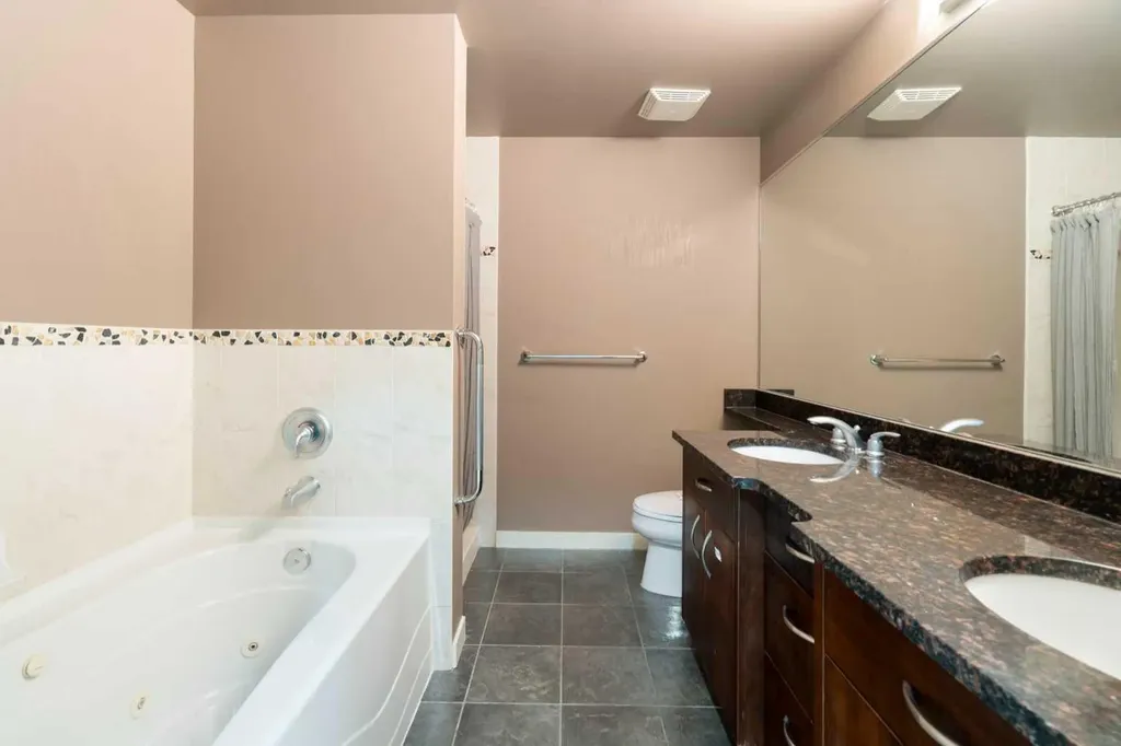 1088 6 Avenue SW Calgary AB T2P 5N3
