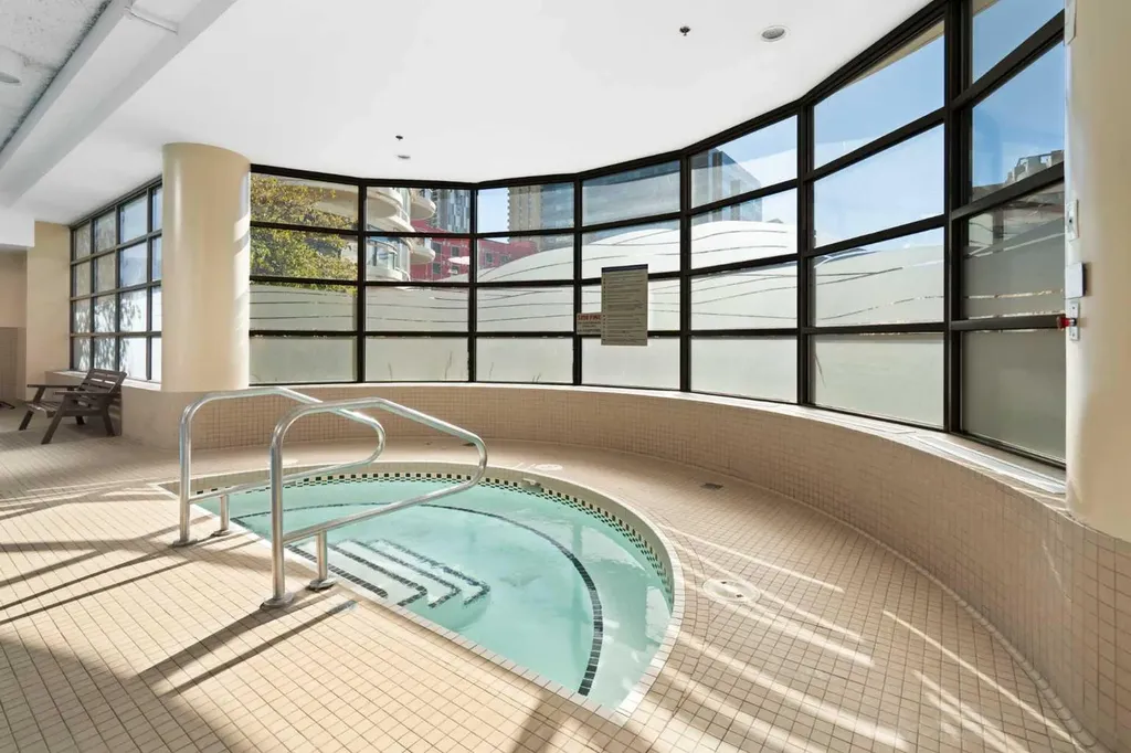 1088 6 Avenue SW Calgary AB T2P 5N3