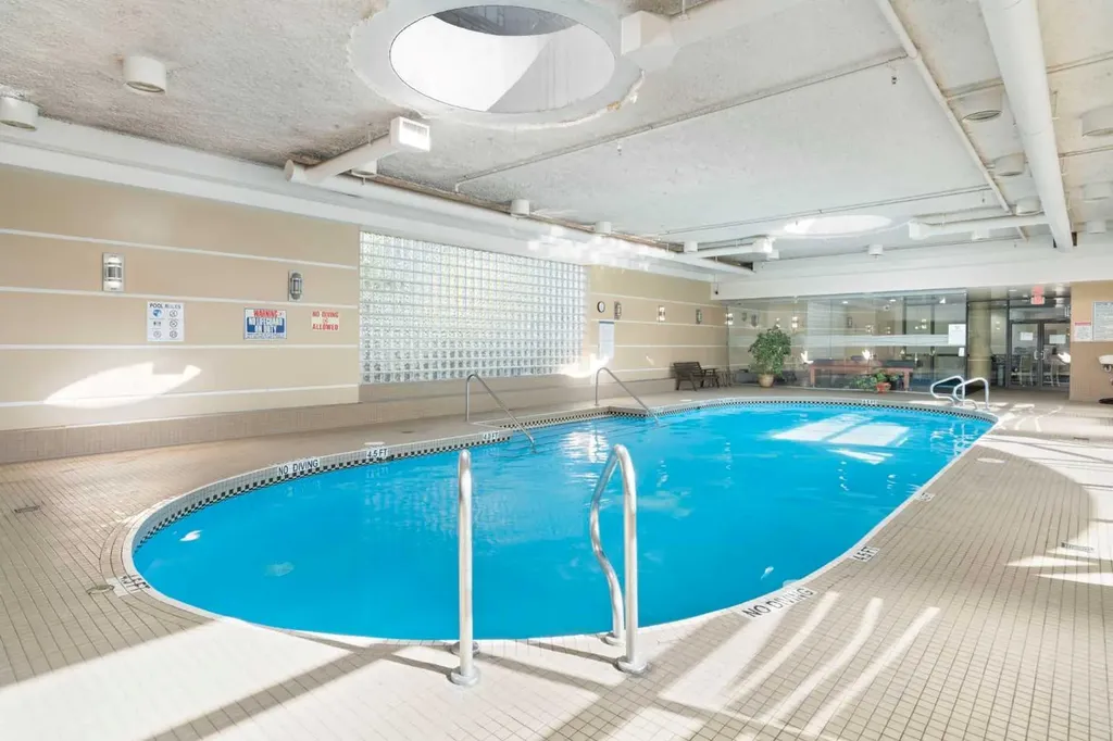 1088 6 Avenue SW Calgary AB T2P 5N3