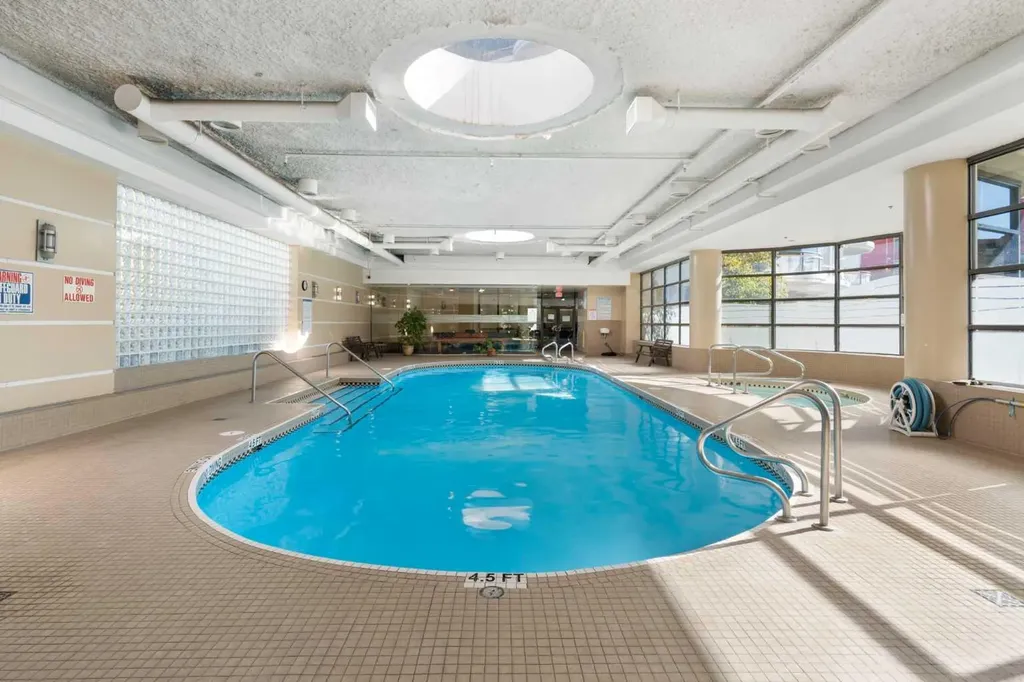 1088 6 Avenue SW Calgary AB T2P 5N3