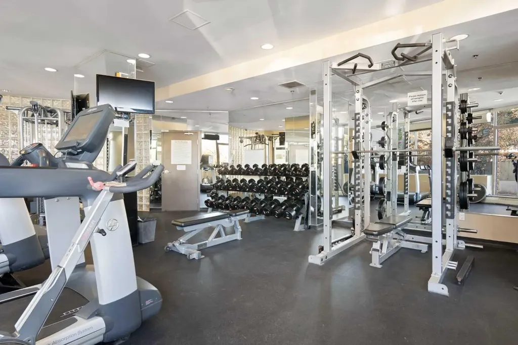 1088 6 Avenue SW Calgary AB T2P 5N3