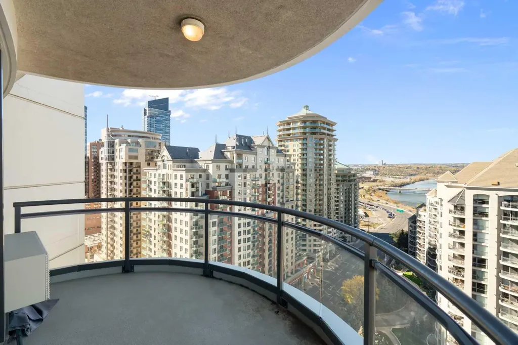 1088 6 Avenue SW Calgary AB T2P 5N3
