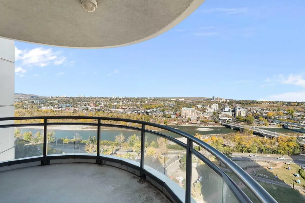 1088 6 Avenue SW Calgary AB T2P 5N3