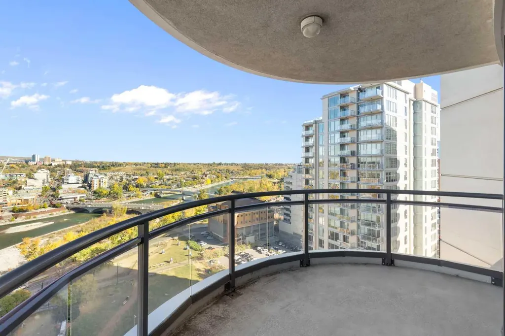 1088 6 Avenue SW Calgary AB T2P 5N3