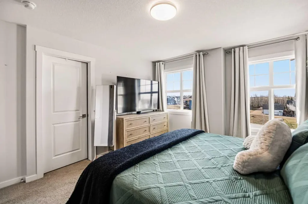 8 Springfield Boulevard Sylvan Lake AB T4S 0S5