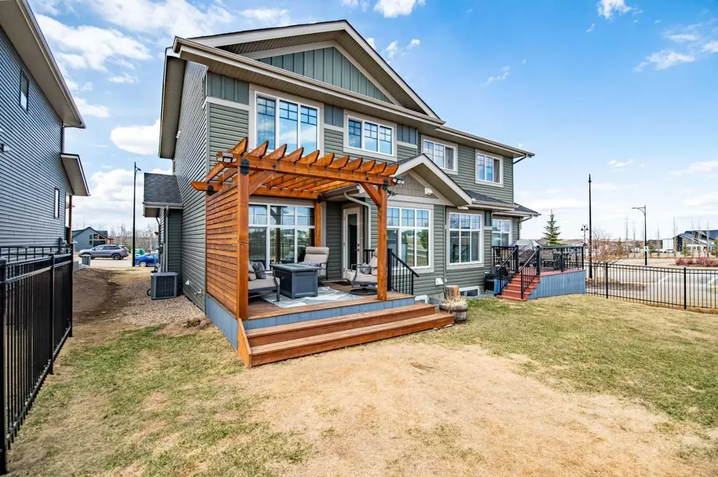 8 Springfield Boulevard Sylvan Lake AB T4S 0S5