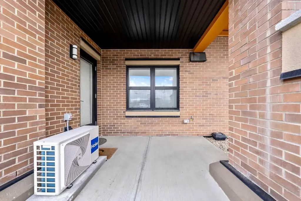10 Market Boulevard SE Airdrie AB T4A0W8