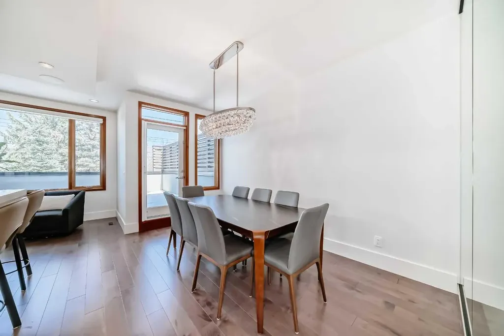 2142 28 Avenue SW Calgary AB T2t 1K5