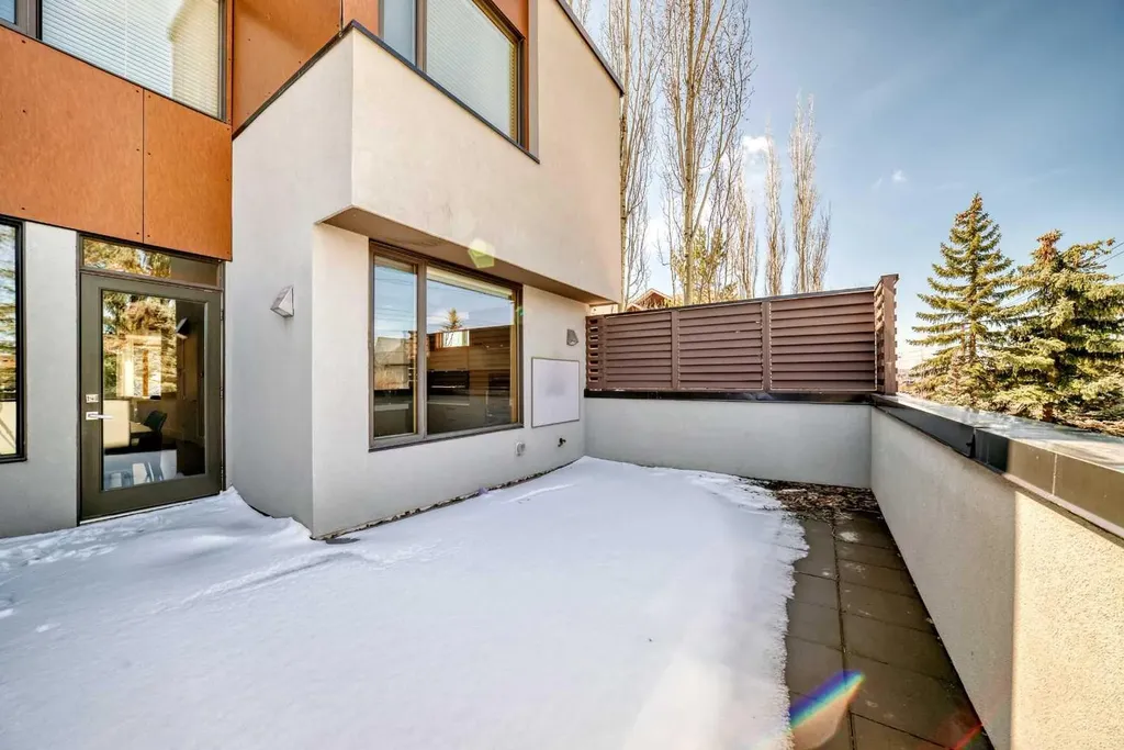 2142 28 Avenue SW Calgary AB T2t 1K5