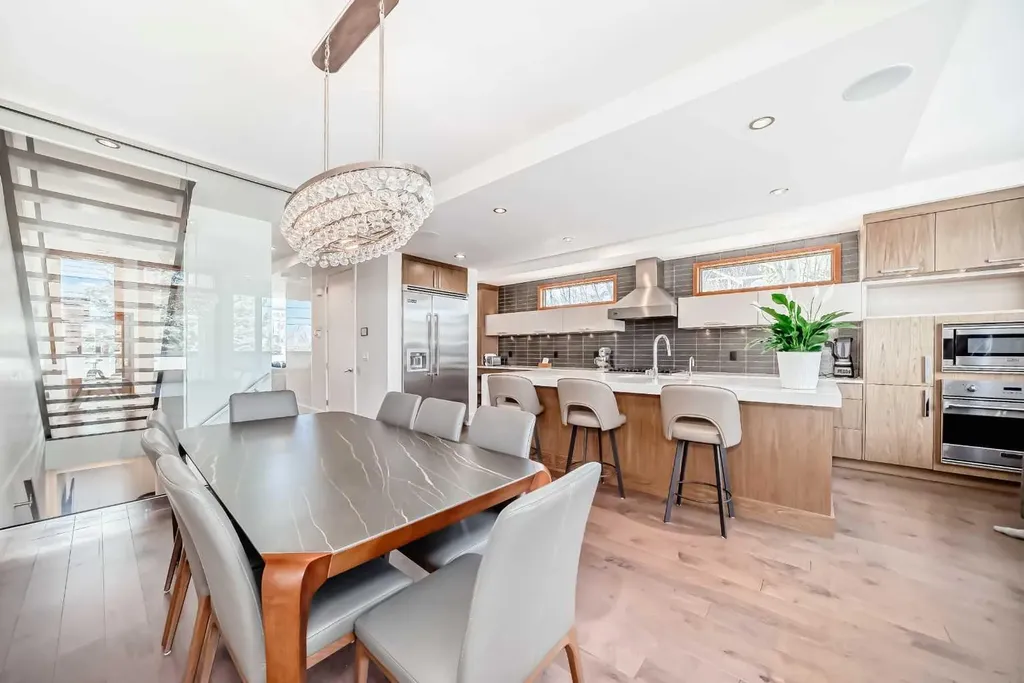 2142 28 Avenue SW Calgary AB T2t 1K5
