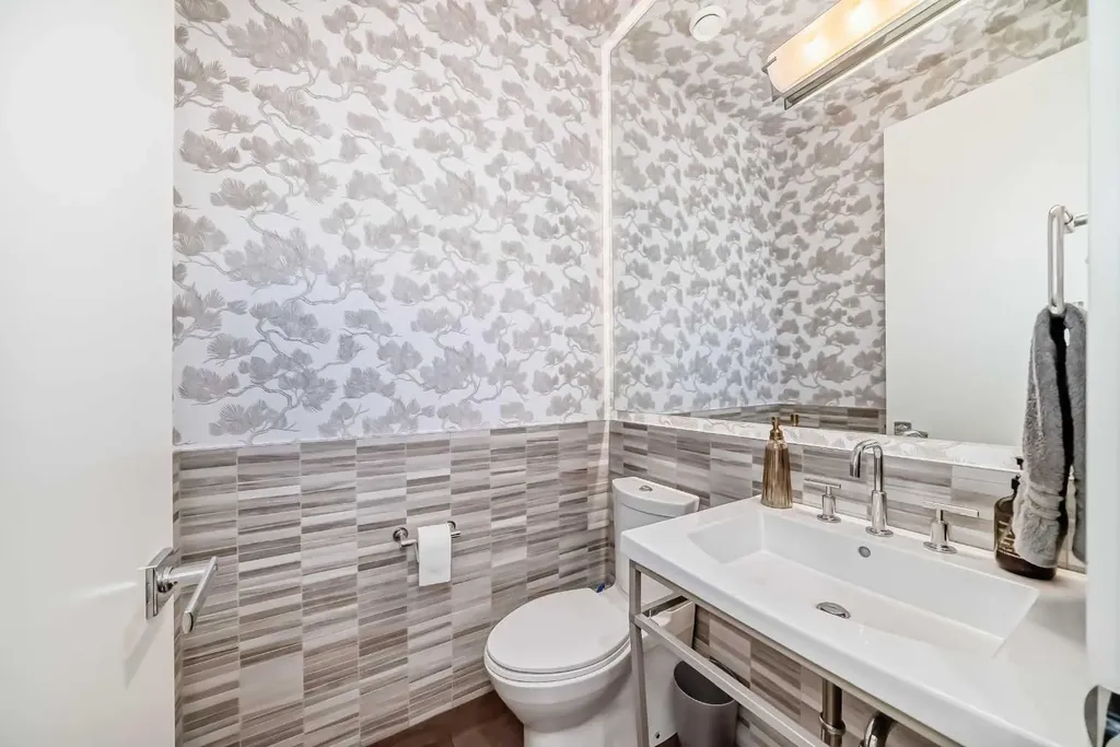 2142 28 Avenue SW Calgary AB T2t 1K5