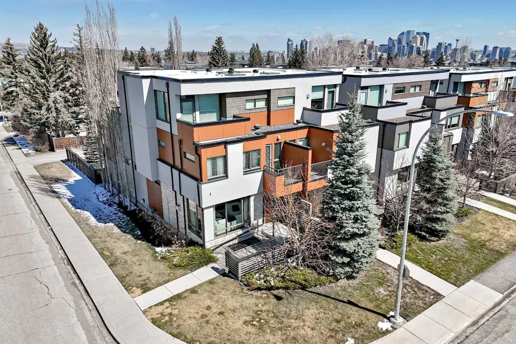 2142 28 Avenue SW Calgary AB T2t 1K5