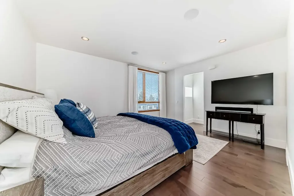 2142 28 Avenue SW Calgary AB T2t 1K5