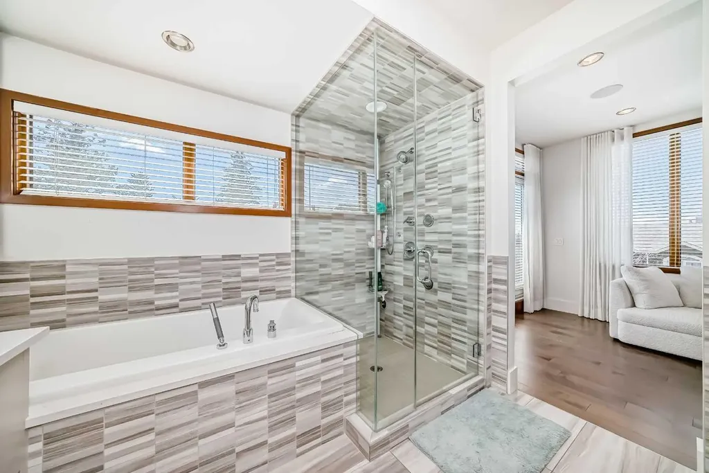 2142 28 Avenue SW Calgary AB T2t 1K5