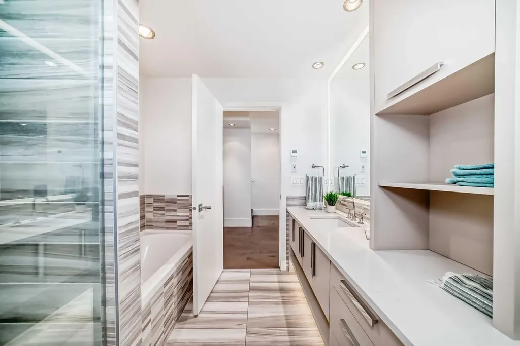 2142 28 Avenue SW Calgary AB T2t 1K5