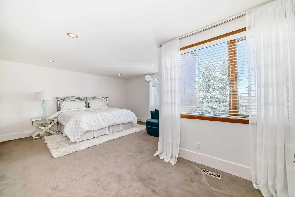 2142 28 Avenue SW Calgary AB T2t 1K5