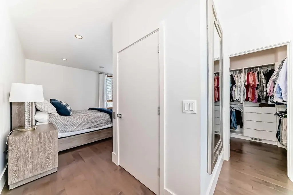 2142 28 Avenue SW Calgary AB T2t 1K5