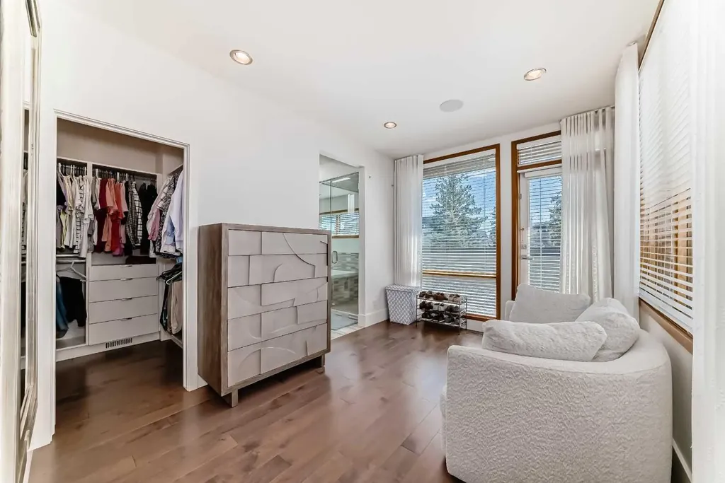 2142 28 Avenue SW Calgary AB T2t 1K5