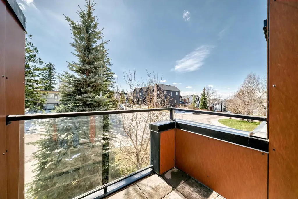 2142 28 Avenue SW Calgary AB T2t 1K5