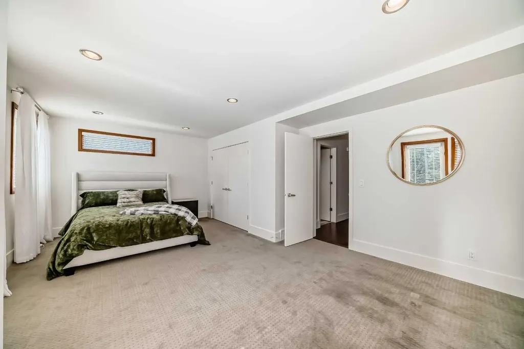 2142 28 Avenue SW Calgary AB T2t 1K5