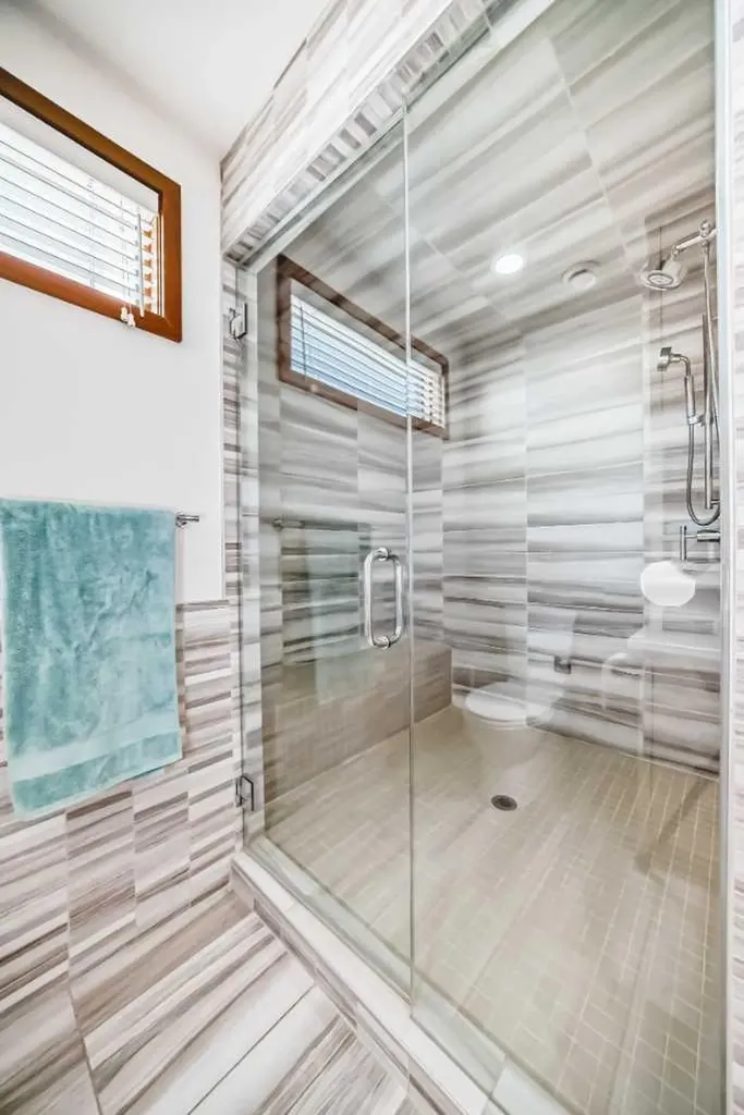 2142 28 Avenue SW Calgary AB T2t 1K5