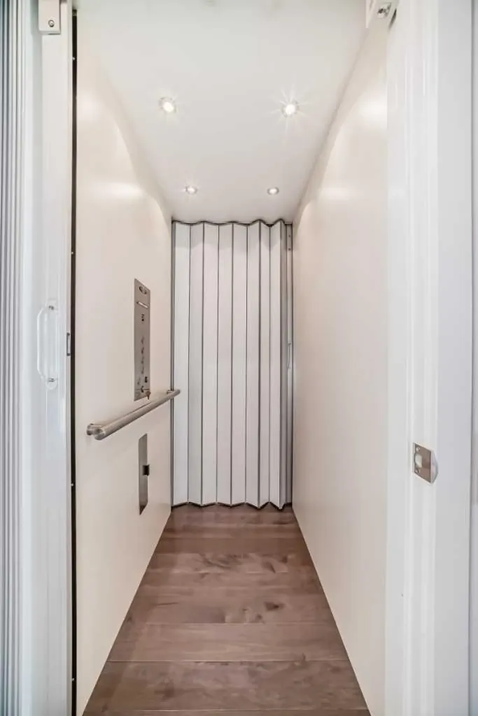 2142 28 Avenue SW Calgary AB T2t 1K5