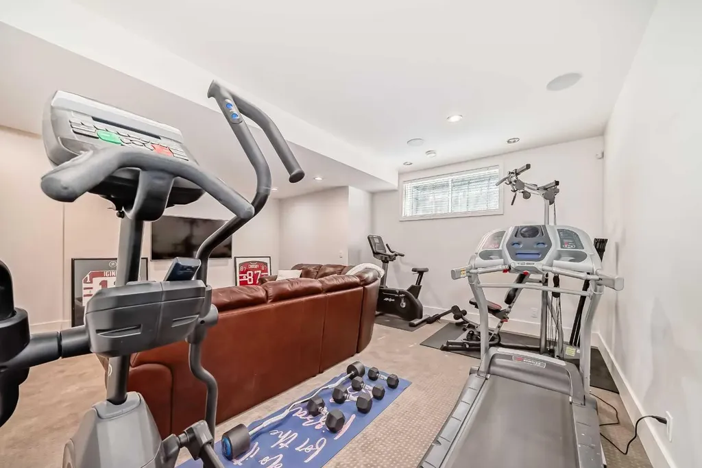 2142 28 Avenue SW Calgary AB T2t 1K5