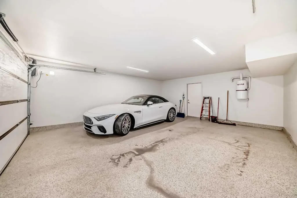 2142 28 Avenue SW Calgary AB T2t 1K5