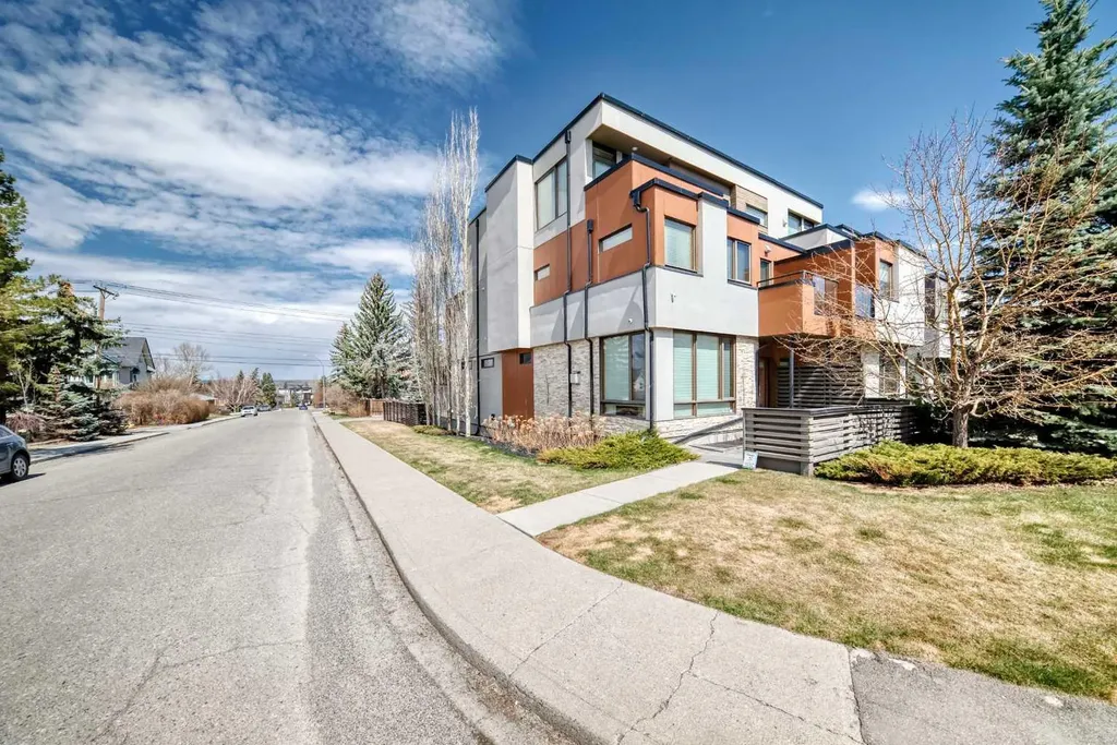 2142 28 Avenue SW Calgary AB T2t 1K5