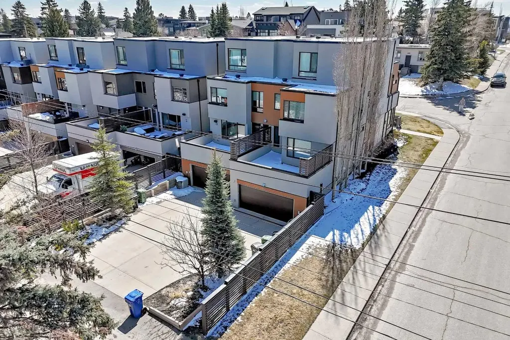 2142 28 Avenue SW Calgary AB T2t 1K5