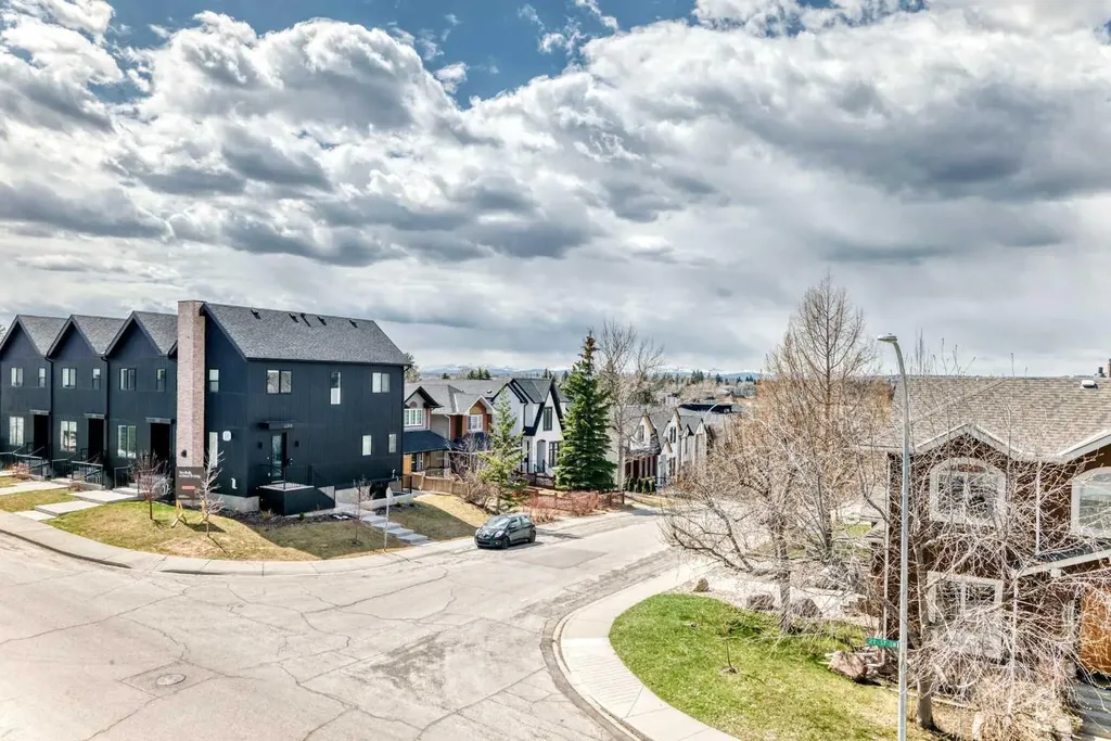 2142 28 Avenue SW Calgary AB T2t 1K5