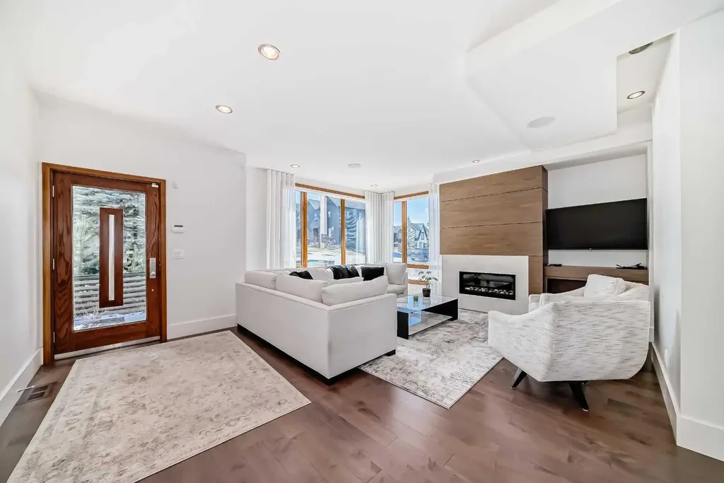 2142 28 Avenue SW Calgary AB T2t 1K5