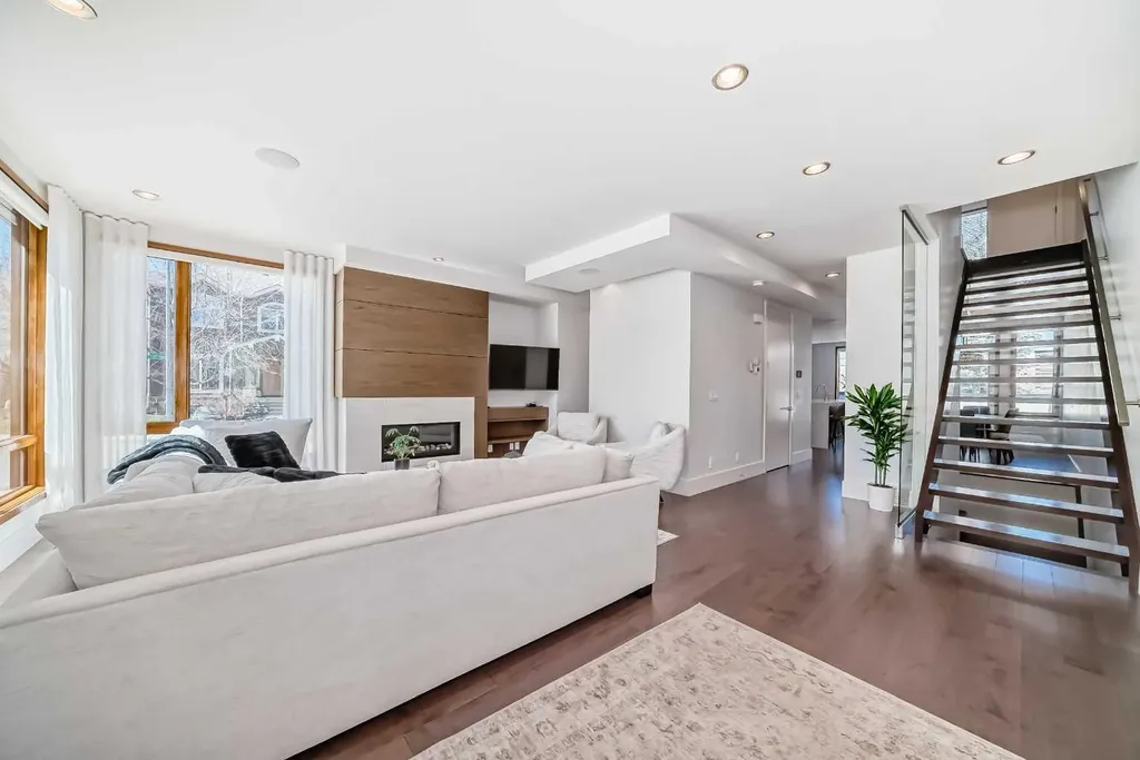 2142 28 Avenue SW Calgary AB T2t 1K5