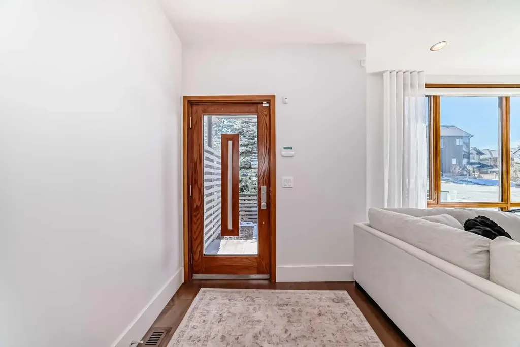 2142 28 Avenue SW Calgary AB T2t 1K5