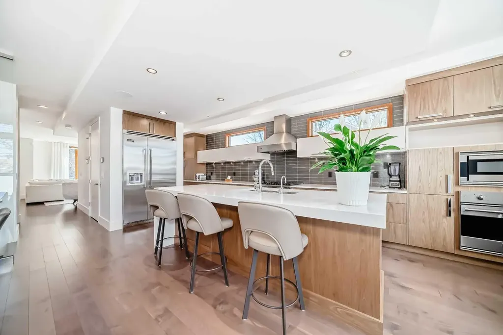 2142 28 Avenue SW Calgary AB T2t 1K5