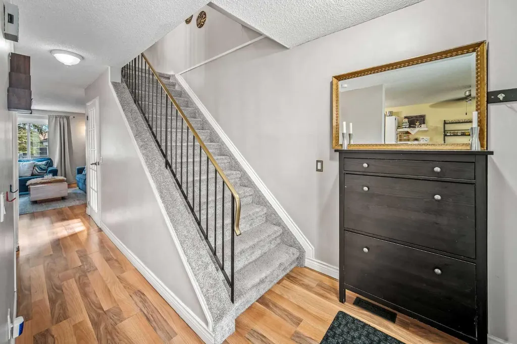96 Mckinley Road SE Calgary AB T2Z 1V8
