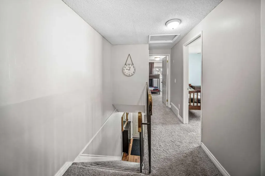 96 Mckinley Road SE Calgary AB T2Z 1V8