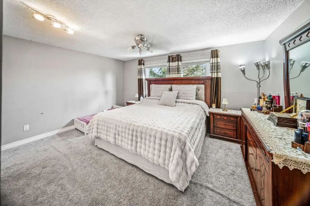 96 Mckinley Road SE Calgary AB T2Z 1V8