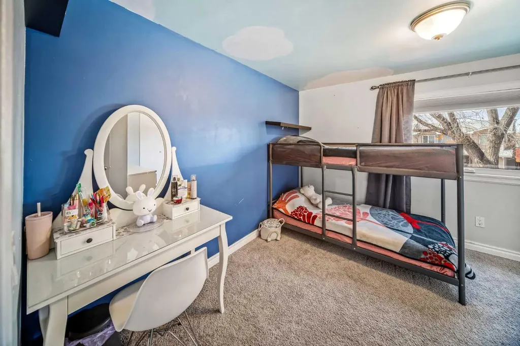 96 Mckinley Road SE Calgary AB T2Z 1V8