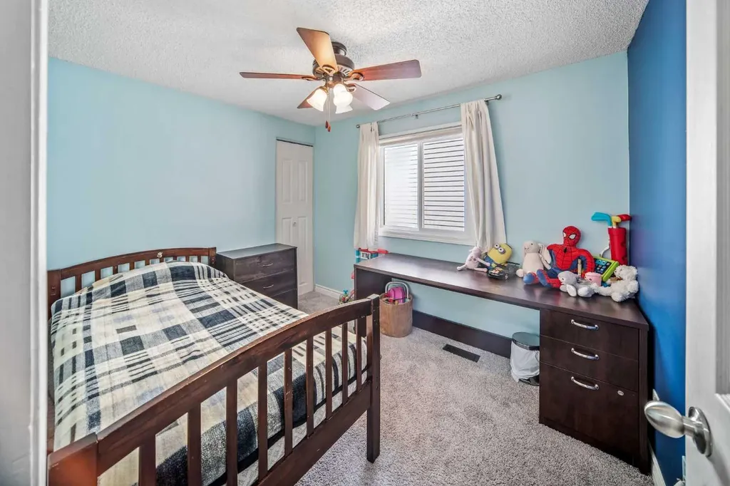 96 Mckinley Road SE Calgary AB T2Z 1V8